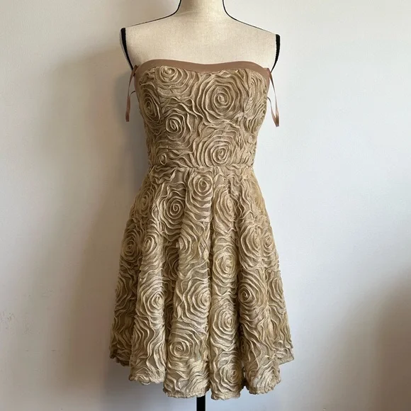 green emerald velvet dress Vera Wang: Maely